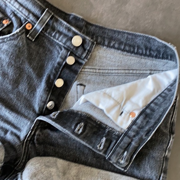 Jean Shorts - Levi’s - Picture 2 of 4